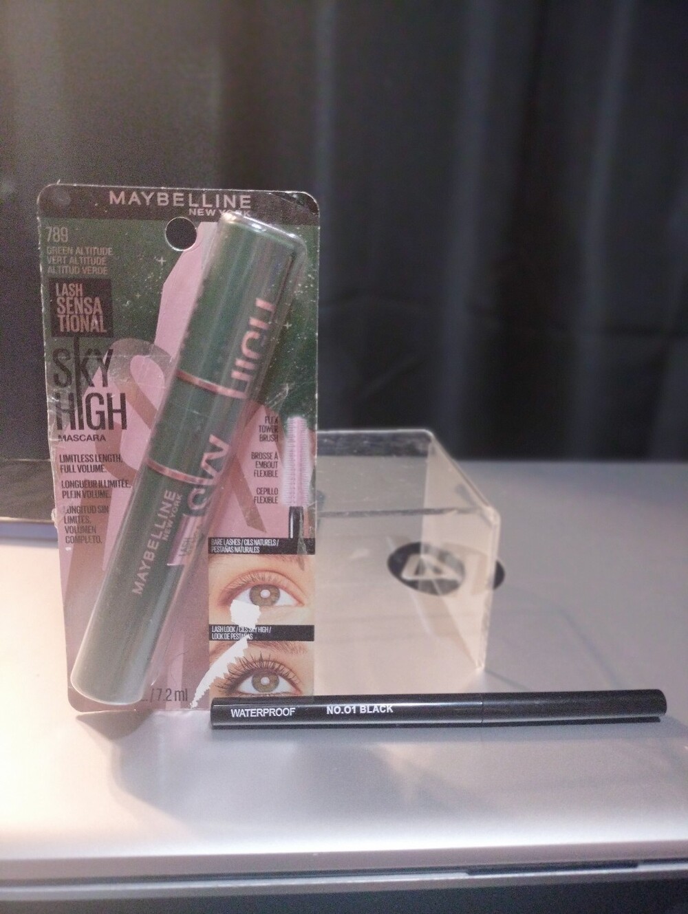 Maybelline Sky High Mascara in Green (789) with Black Eyeliner
